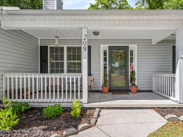 209 Falling Leaf Court, Jacksonville, NC 28540