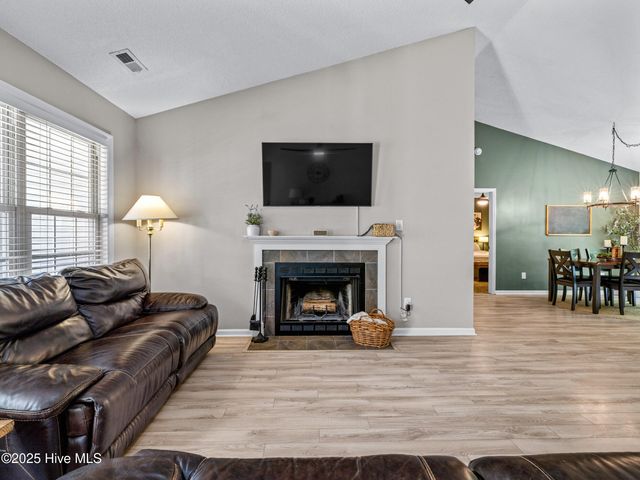 209 Falling Leaf Court, Jacksonville, NC 28540
