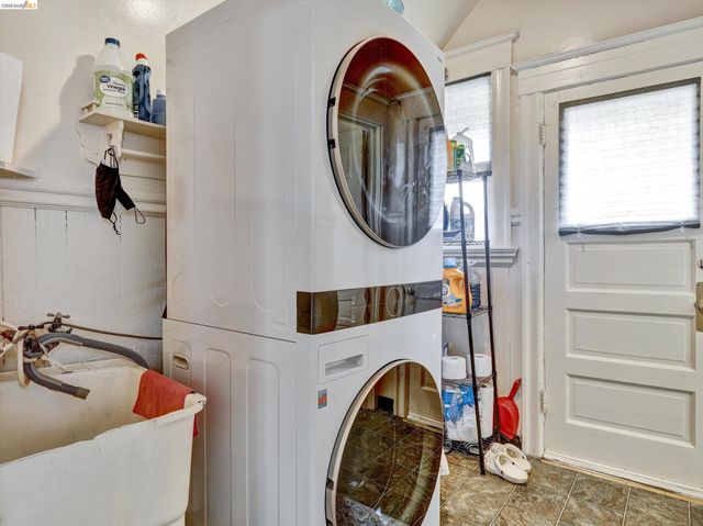 820 52nd St, Oakland, CA 94608