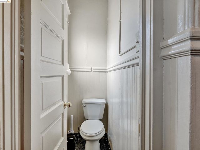 820 52nd St, Oakland, CA 94608