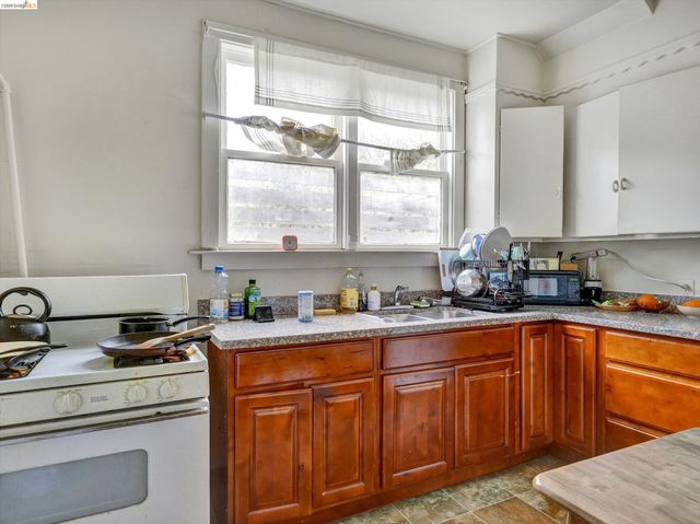 820 52nd St, Oakland, CA 94608