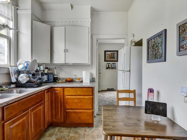 820 52nd St, Oakland, CA 94608