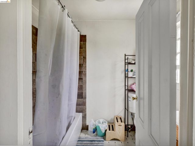 820 52nd St, Oakland, CA 94608