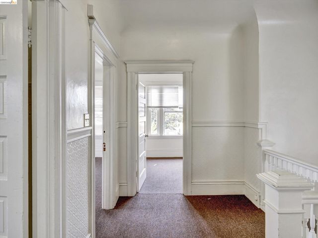 820 52nd St, Oakland, CA 94608