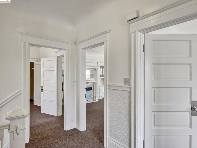 820 52nd St, Oakland, CA 94608