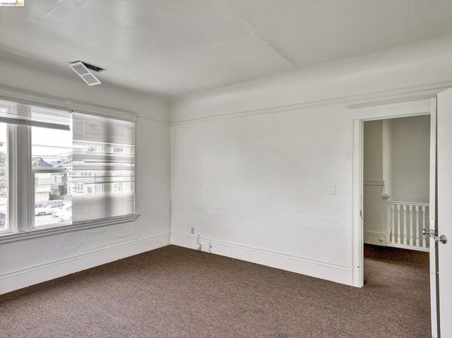 820 52nd St, Oakland, CA 94608