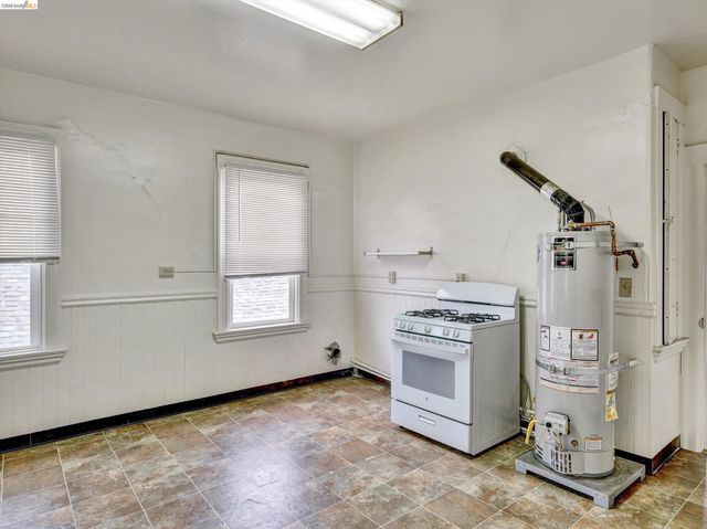 820 52nd St, Oakland, CA 94608