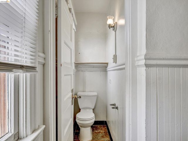 820 52nd St, Oakland, CA 94608