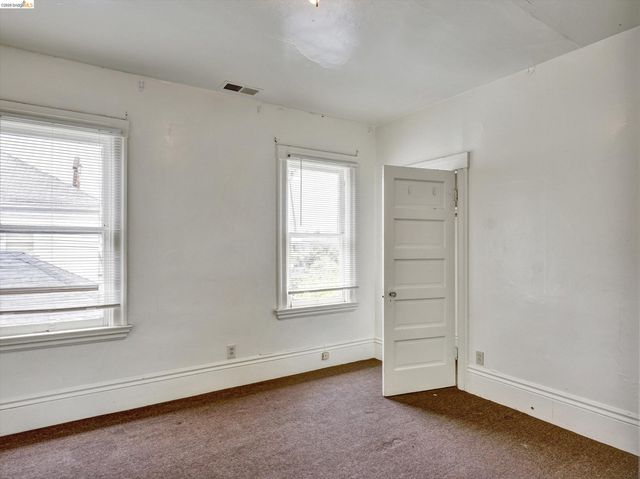 820 52nd St, Oakland, CA 94608