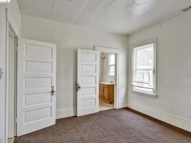 820 52nd St, Oakland, CA 94608