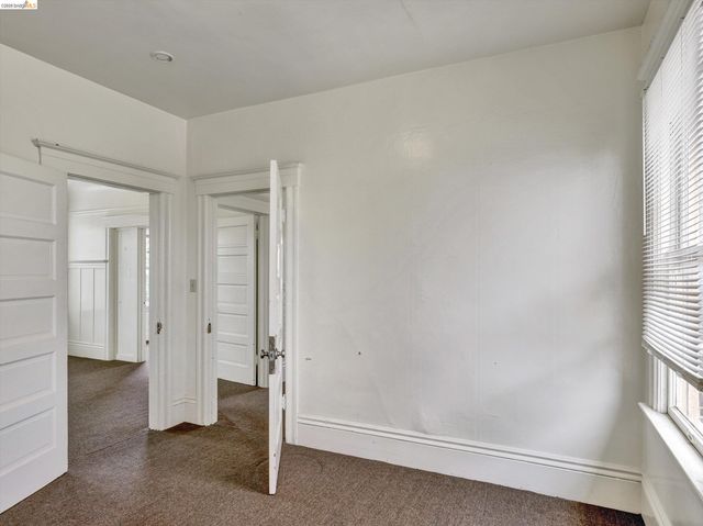 820 52nd St, Oakland, CA 94608