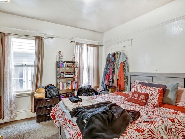 820 52nd St, Oakland, CA 94608