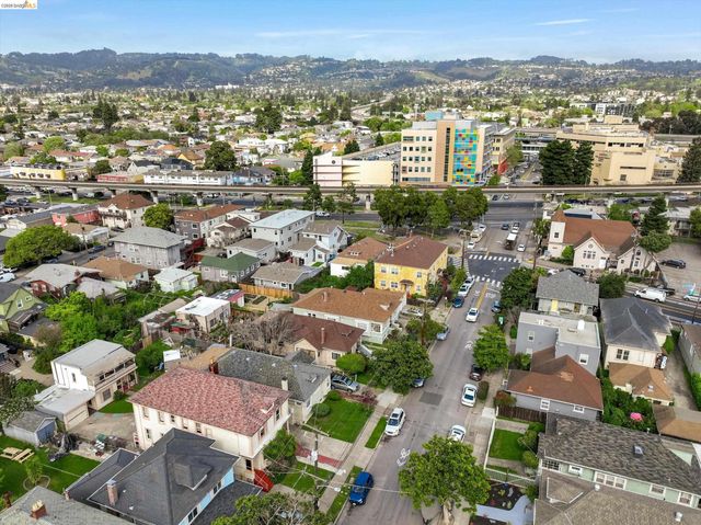 820 52nd St, Oakland, CA 94608