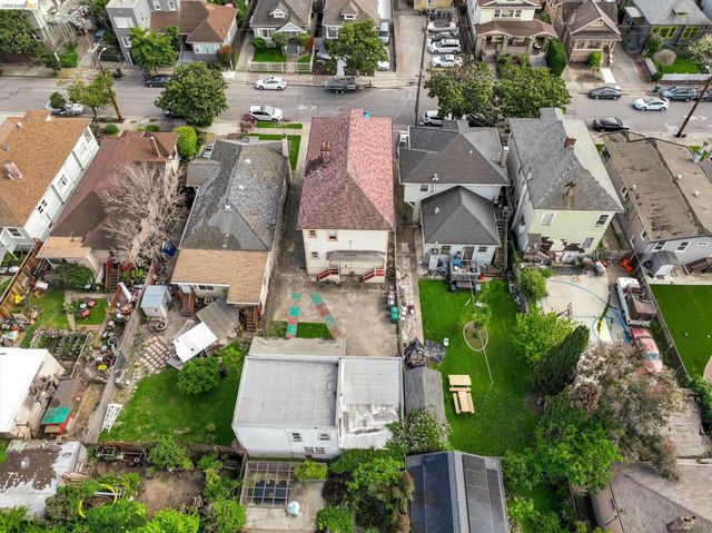 820 52nd St, Oakland, CA 94608