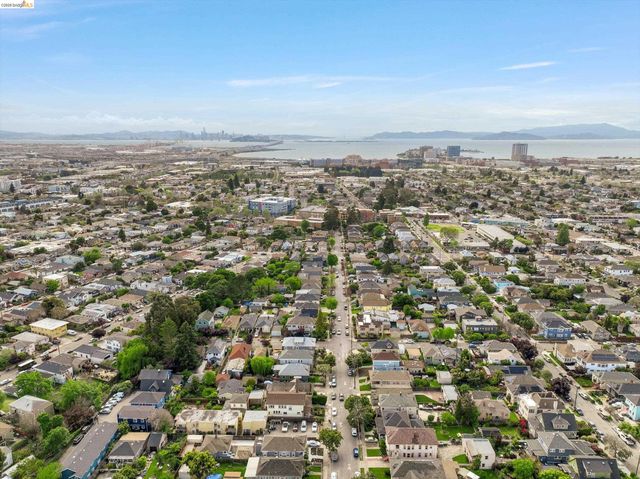 820 52nd St, Oakland, CA 94608