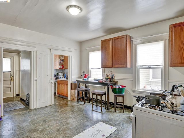 820 52nd St, Oakland, CA 94608