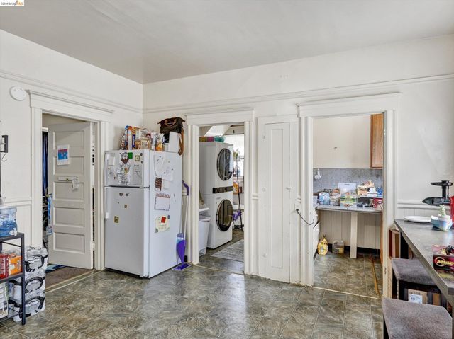 820 52nd St, Oakland, CA 94608