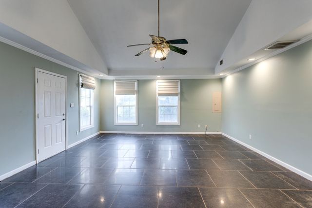 1019 E Valley Dr, Columbia, TN 38401