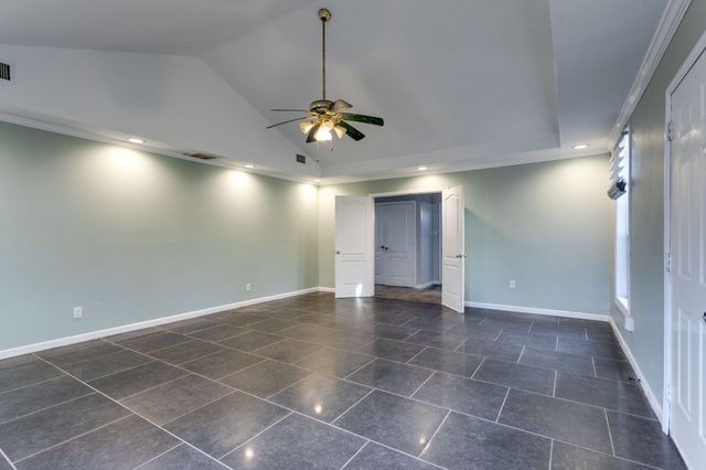 1019 E Valley Dr, Columbia, TN 38401