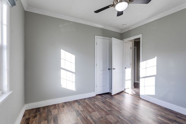 1019 E Valley Dr, Columbia, TN 38401