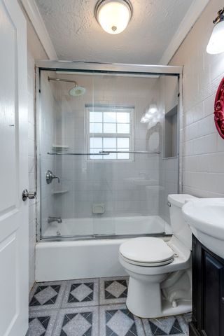 1019 E Valley Dr, Columbia, TN 38401