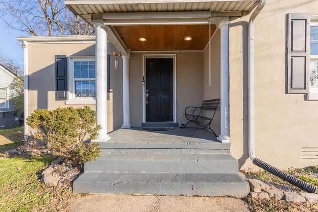 1019 E Valley Dr, Columbia, TN 38401