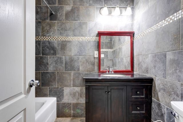 1019 E Valley Dr, Columbia, TN 38401