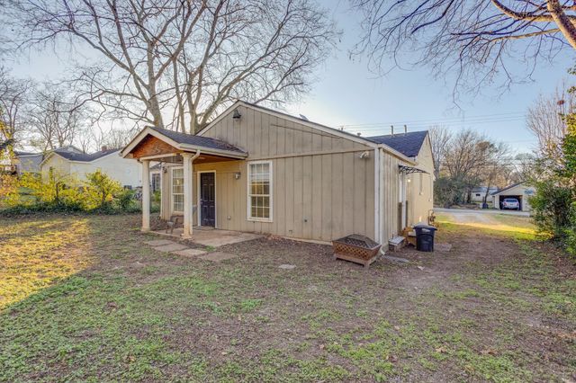 1019 E Valley Dr, Columbia, TN 38401