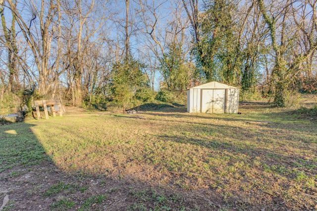 1019 E Valley Dr, Columbia, TN 38401
