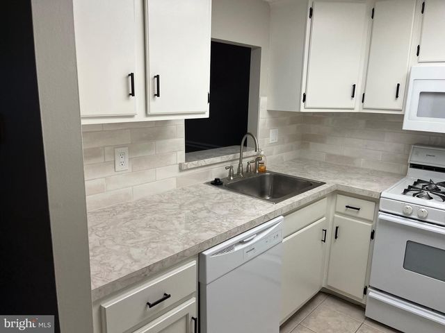 18204-00 DELAIRE LANDING RD #204, Philadelphia, PA 19114