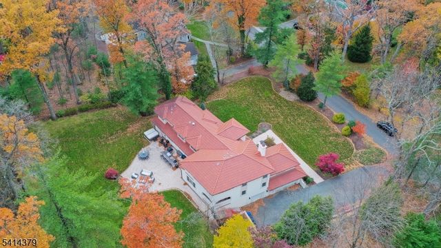 4 Meadow Ln, Roseland Boro, NJ 07068