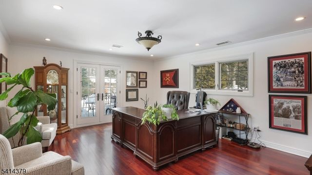 4 Meadow Ln, Roseland Boro, NJ 07068