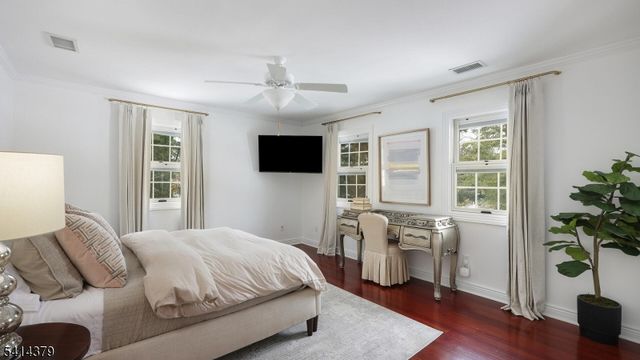 4 Meadow Ln, Roseland Boro, NJ 07068