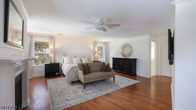 4 Meadow Ln, Roseland Boro, NJ 07068