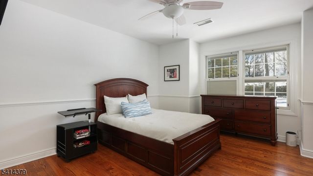 4 Meadow Ln, Roseland Boro, NJ 07068