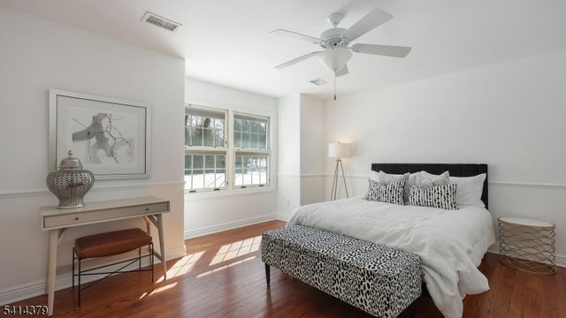 4 Meadow Ln, Roseland Boro, NJ 07068