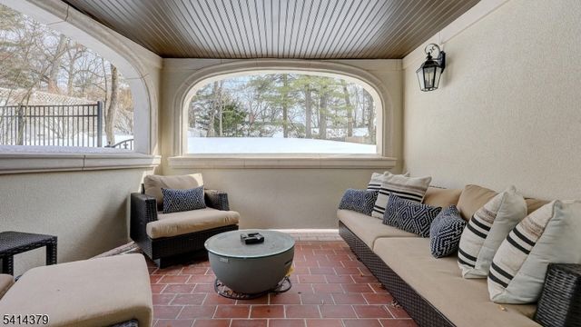 4 Meadow Ln, Roseland Boro, NJ 07068