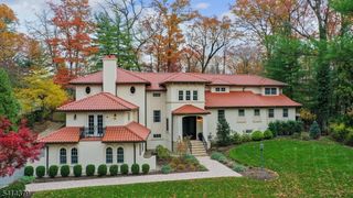 4 Meadow Ln, Roseland Boro, NJ 07068