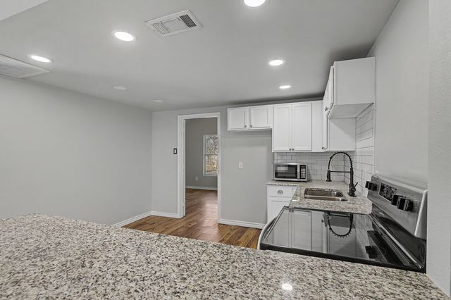 232 Spring Valley Circle, Azle, TX 76020