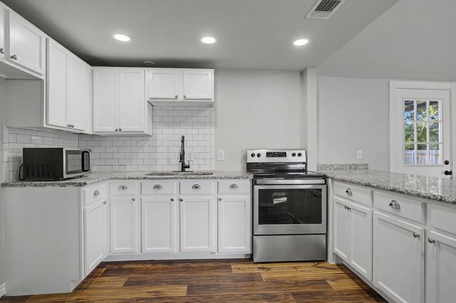 232 Spring Valley Circle, Azle, TX 76020