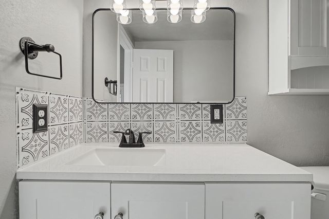 232 Spring Valley Circle, Azle, TX 76020