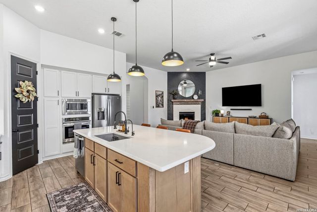 1629 Craftsman, New Braunfels, TX 78132