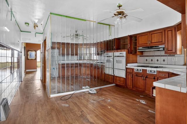 8330 S Essex Avenue, Chicago, IL 60617