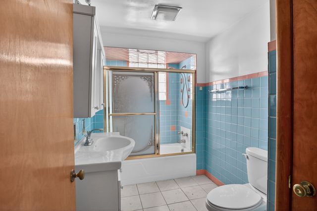 8330 S Essex Avenue, Chicago, IL 60617