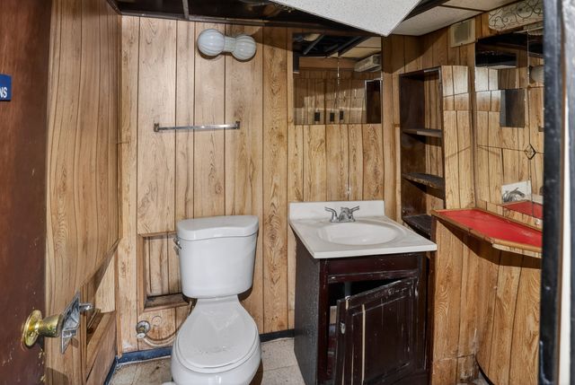 8330 S Essex Avenue, Chicago, IL 60617