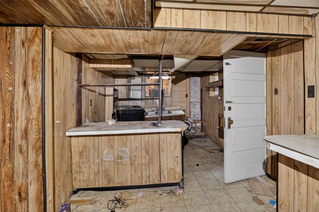 8330 S Essex Avenue, Chicago, IL 60617