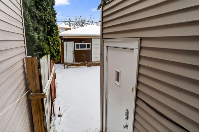 8330 S Essex Avenue, Chicago, IL 60617