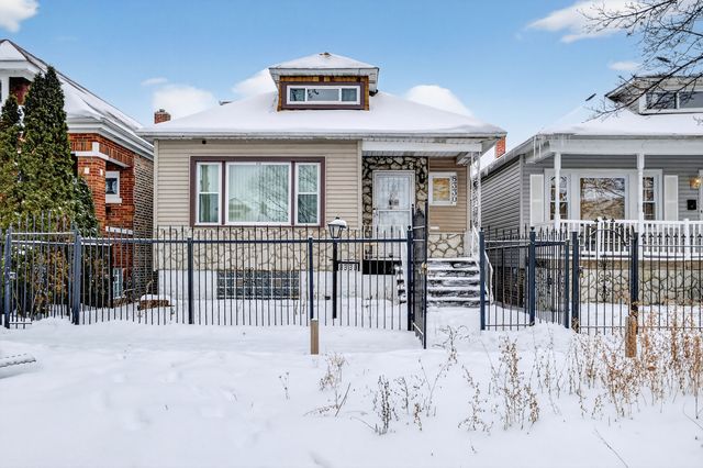 8330 S Essex Avenue, Chicago, IL 60617