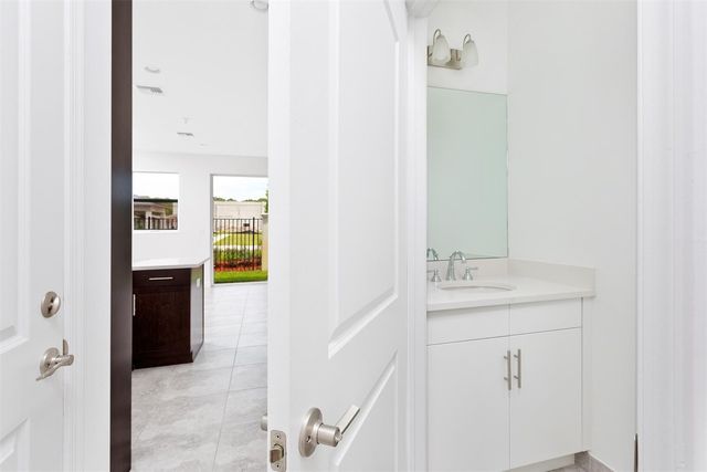 6937 Pines Circle 17, Coconut Creek, FL 33073