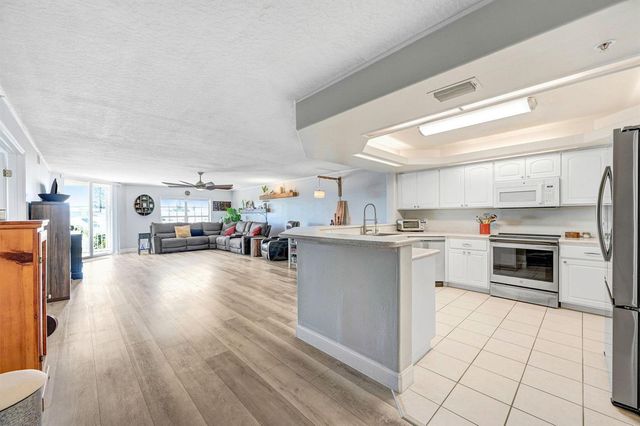 3360 S Atlantic Avenue 304, Cocoa Beach, FL 32931